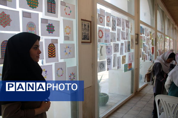 نمایشگاه نقاشی و طراحی دانش‌آموزان مدارس بوشهر با موضوع آزاد