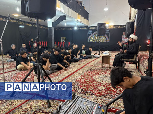 جوانان کاشمری پرچم عزای حسینی را برافراشتند