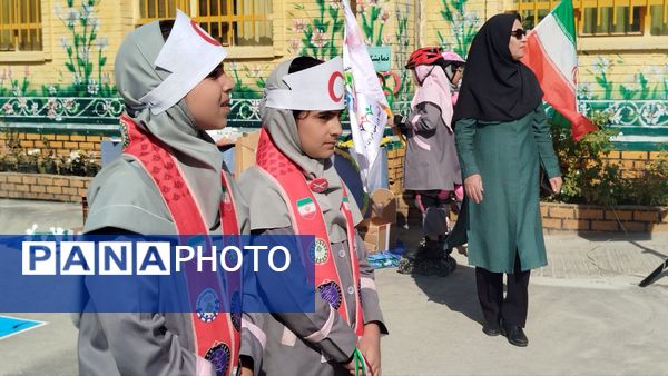 مشعل المپیاد ورزشی ناحیه ۷ در دبستان شهدای راه آهن روشن شد