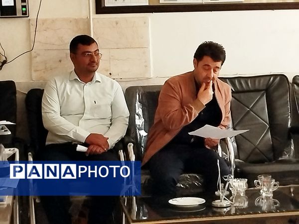 بازدید معاون پرورشی و تربیت بدنی آموزش و پرورش کاشمر از دبیرستان امام حسین (ع) 