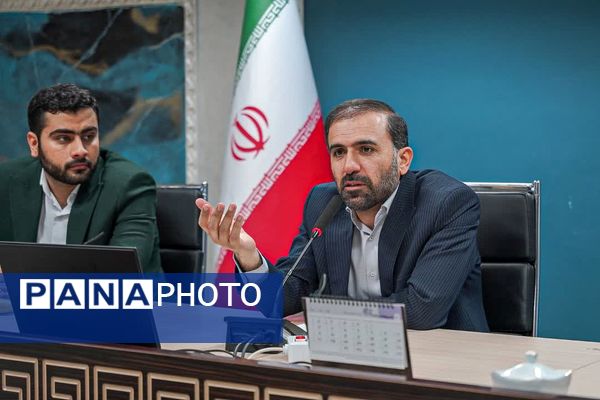 نشست رئیس انجمن اسلامی کل کشور با مسئولان انجمن‌های اسلامی استان کرمانشاه 