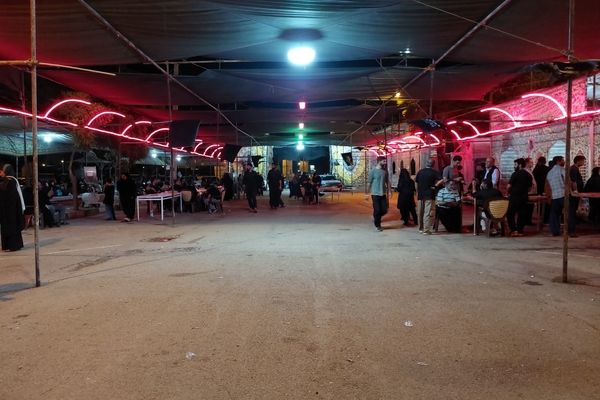 آزادگان عالم در خیمه حسین اند.
