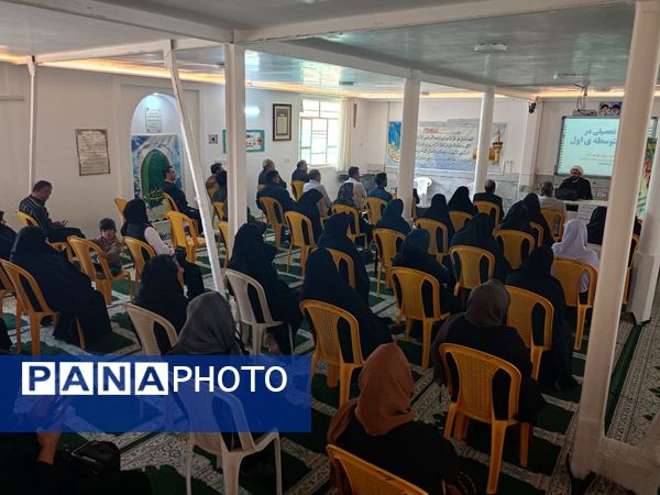 جلسه هدایت تحصیلی ویژه اولیای دانش آموزان پایه نهم دبیرستان میثاق 