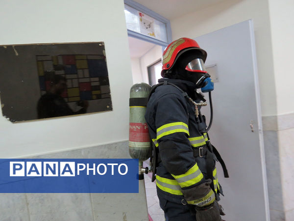 برگزاری مانور زلزله در هنرستان محمودیه شهرستان بجنورد 