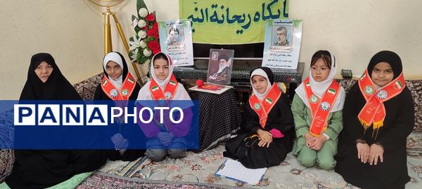 دیدار دانش‌آموزان دبستان فرهنگیان با خانواده شهید غلامرضا رحمتی