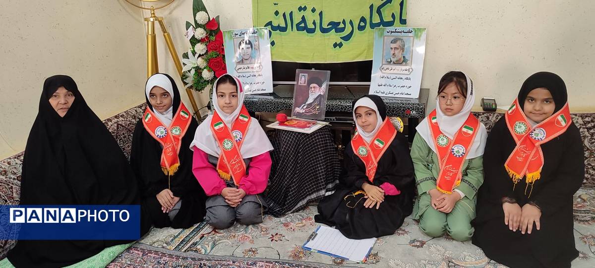 دیدار دانش‌آموزان دبستان فرهنگیان با خانواده شهید غلامرضا رحمتی