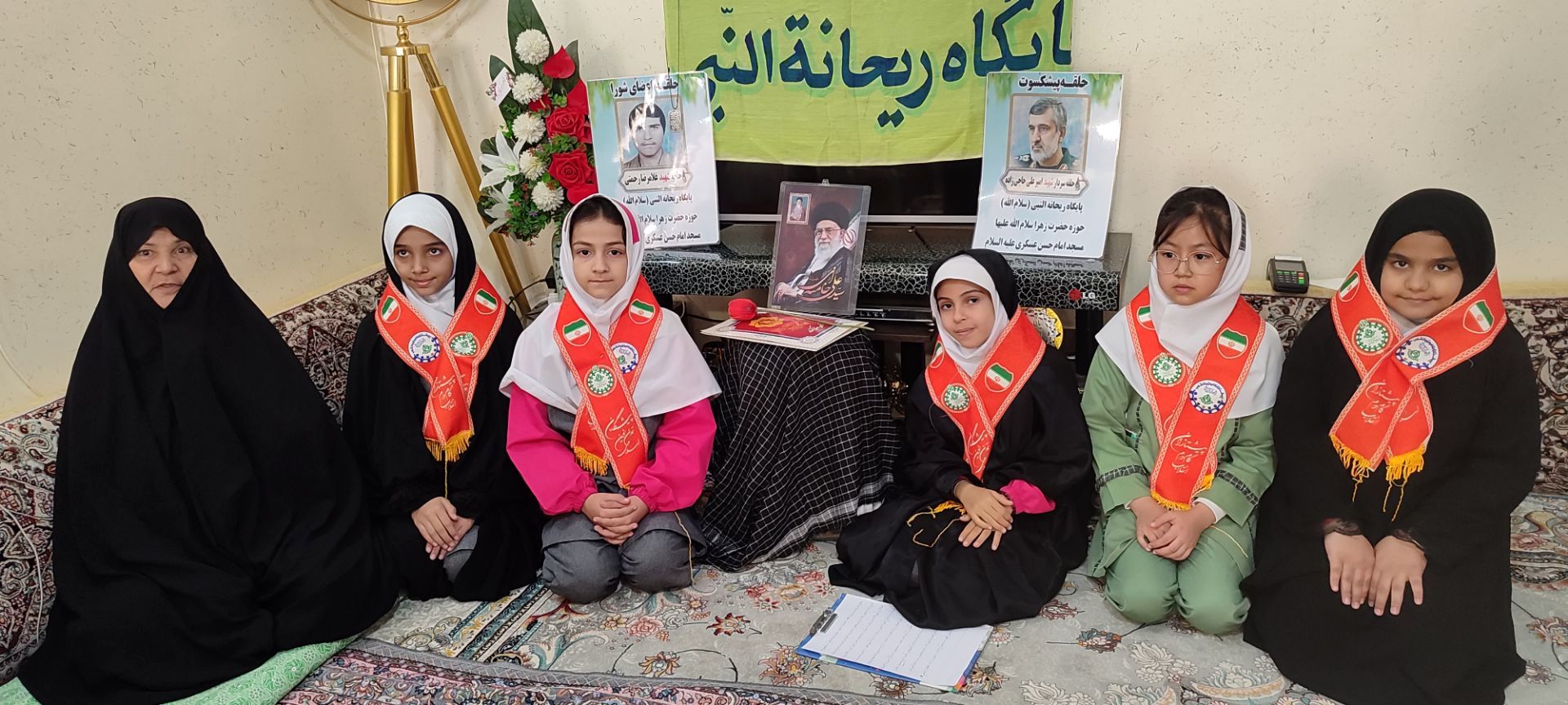 دیدار دانش‌آموزان دبستان فرهنگیان با خانواده شهید غلامرضا رحمتی