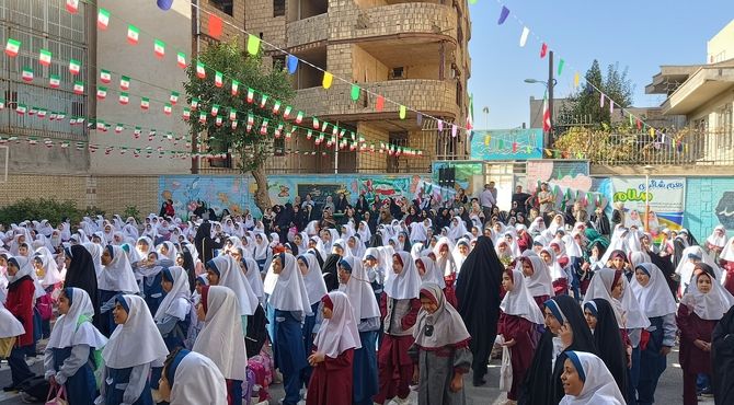 طنین زنگ آغاز سال تحصیلی جدید در مدرسه قرآنی فاطمه ساعی به صدا در آمد