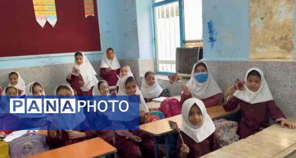 جشن روز دختر در دبستان دخترانه شهید علی‌رضایی