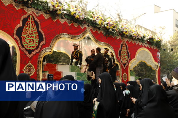 وداع باشکوه مردم با شهدای گمنام در قلب پایتخت