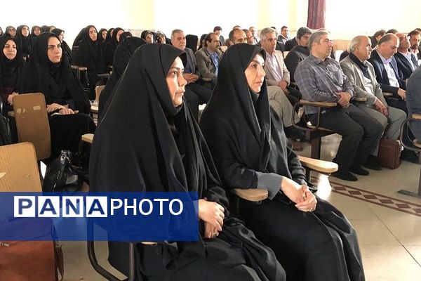 جلسه توجیهی مدیران در دبیرستان آرمیتا مصلی نژاد ناحیه 2 شهرری 