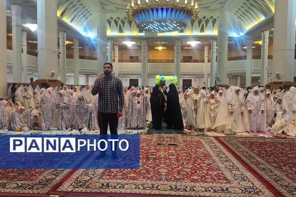 برگزاری جشن ۱۰۰۰ دانش‌آموز دختر روزه اولی در شیراز