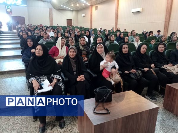 جلسه انجمن اولیا و مربیان دبیرستان پویش در تالار معلم شیراز