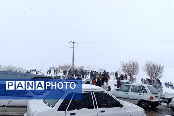  برف بازی مردم نیشابور در روستای برف ریز 