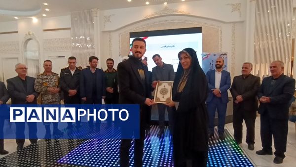 تقدیر از منتخبین کنکور ۱۴۰۳-۱۴۰۴ در جشنواره «فخر» خسروشاه