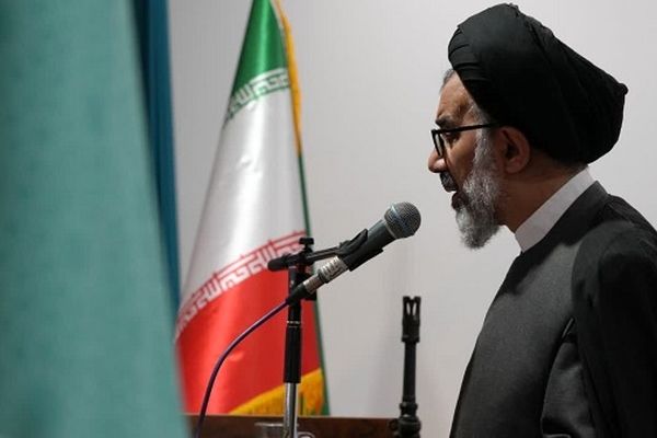 حضرت معصومه (س) الگویی بی‌نظیر برای دختران امروز است 