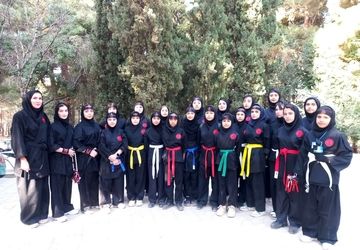صعود تا نشاط؛دختران ورزشکار در دامان کوه خواجه هفته ی تربیت بدنی را جشن گرفتند
