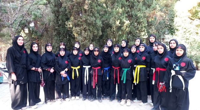 صعود تا نشاط؛دختران ورزشکار در دامان کوه خواجه هفته ی تربیت بدنی را جشن گرفتند