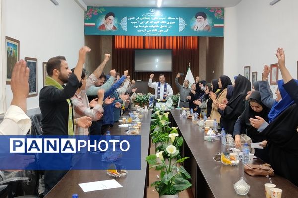 جلسه تقدیر از عوامل اجرایی همایش بزرگ یاوران مقاومت در کانون باهنر بجنورد