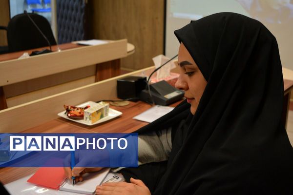 برگزاری جلسه توانمند سازی ویژه مشاوران جدیدالاورود در بهارستان دو