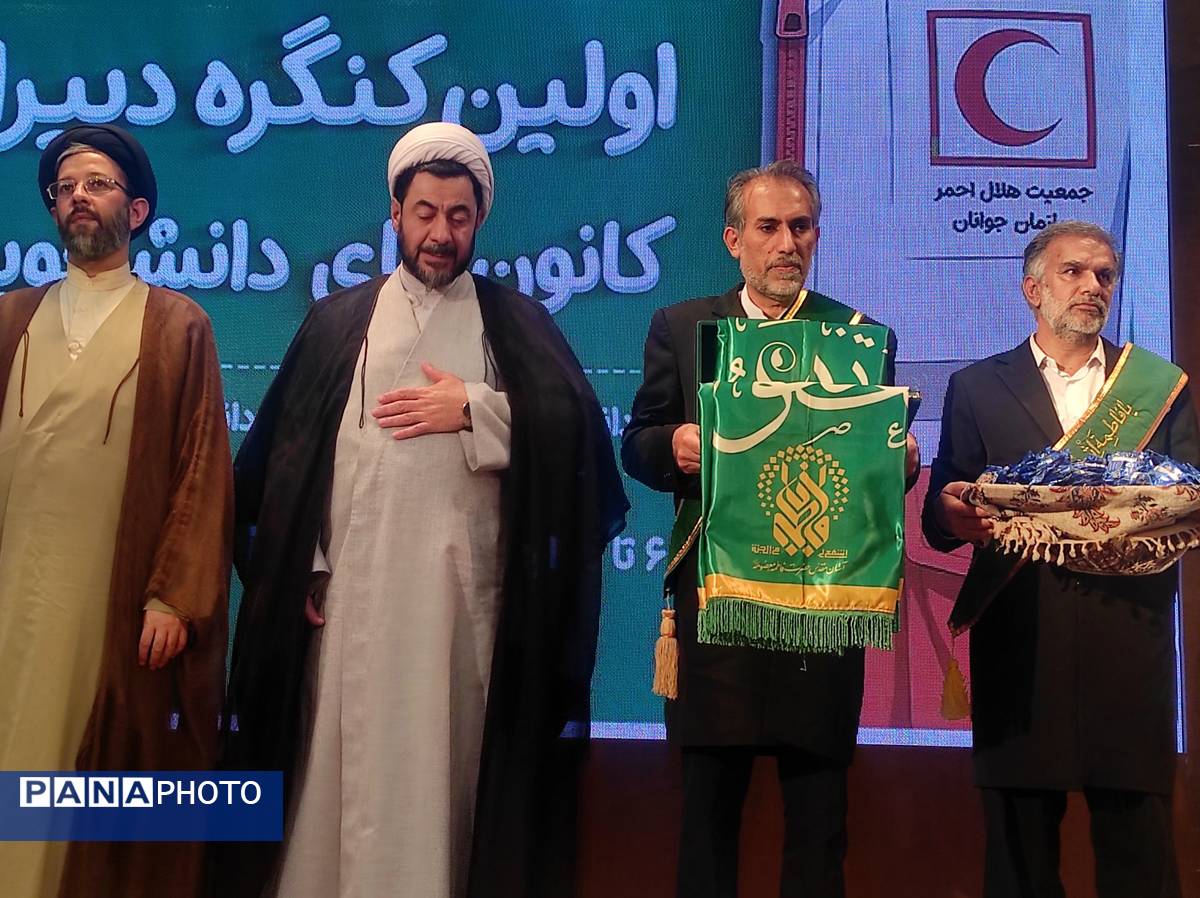 اولین کنگره دبیران استانی کانونهای دانشجویی هلال احمر