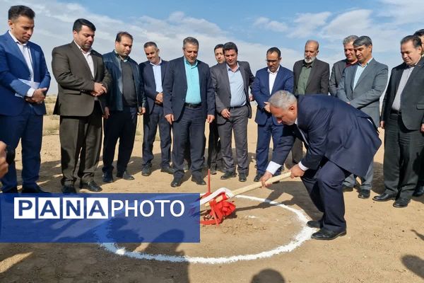 آیین کلنگ‌زنی هنرستان خیرساز هیأت امنایی در قرچک