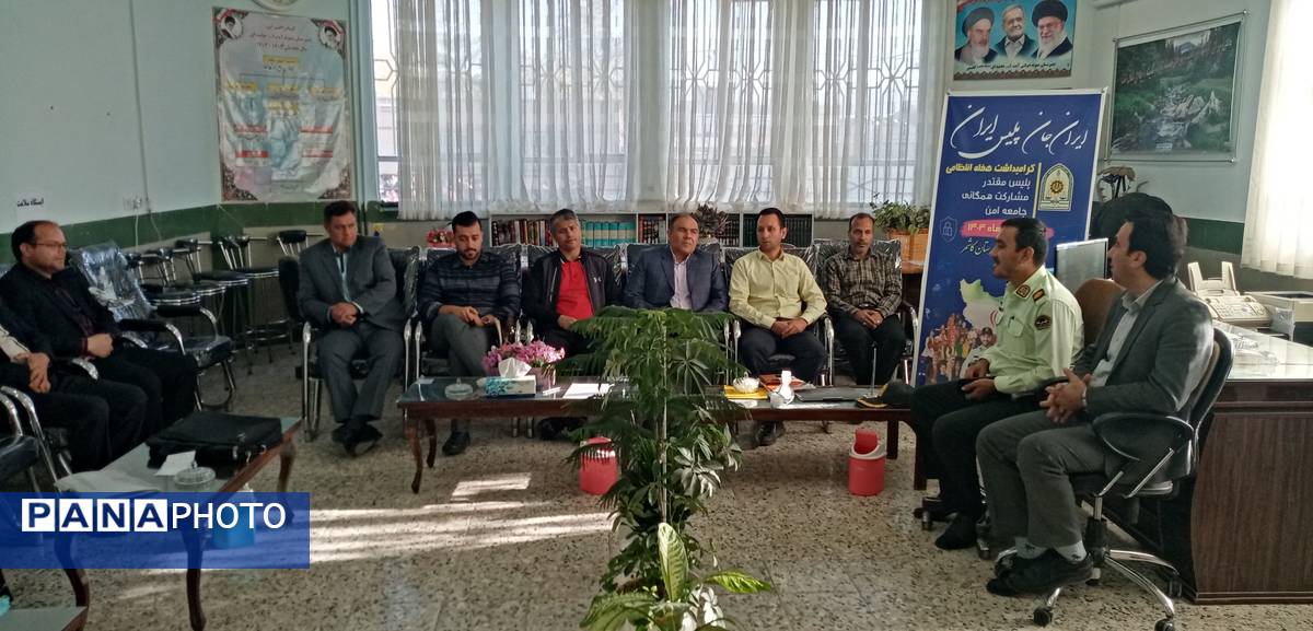 دیدار رئیس پلیس فتا کاشمر با پرسنل دبیرستان آیت‌الله خامنه‌ای 