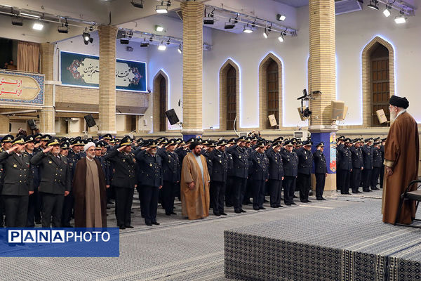 دیدار جمعی از فرماندهان نیروی هوایی و پدافند هوایی ارتش جمهوری اسلامی ایران با مقام معظم رهبری