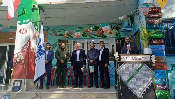 دفاع مقدس در قاب تاریخ میان دانش آموزان