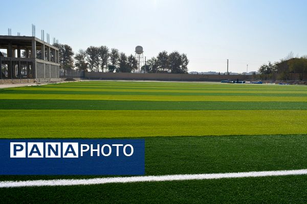 بازدید مدیران‌کل آموزش و پرورش و سازمان نوسازی مدارس استان تهران از زمین چمن روستای اورین