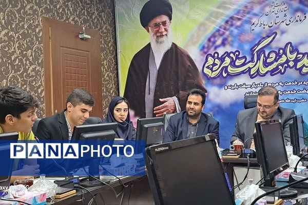 نشست صمیمی فرماندار شهرستان رباط کریم با دانش‌آموزان نخبه فرهنگی و خبرنگاران پانا