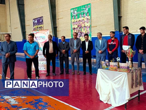 اختتامیه پرشور مسابقات فوتسال مدارس خلیل‌آباد با معرفی قهرمانان 