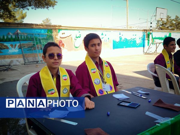 مدرسه میثاق کاشمر شاهد رقابت انتخاباتی دانش آموزان برای مدیریت مدرسه بود