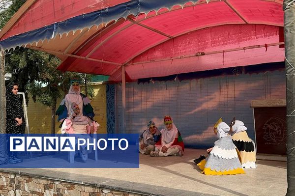 شکوفه های لبخند در آموزشگاه شاهد فرهنگ پیشوا؛ جشن روز دختر با رنگ شادی و هدیه