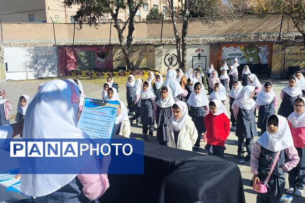 افتتاحیه طرح سفیران سلامت فیروزکوه همراه با اهدای کارت و توزیع مکمل