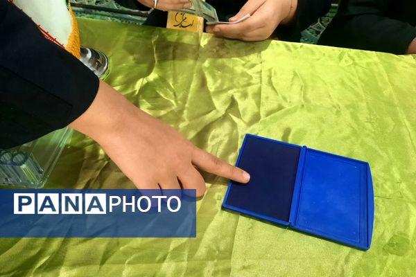 انتخاباتی با شکوه در دبیرستان نرجس یک