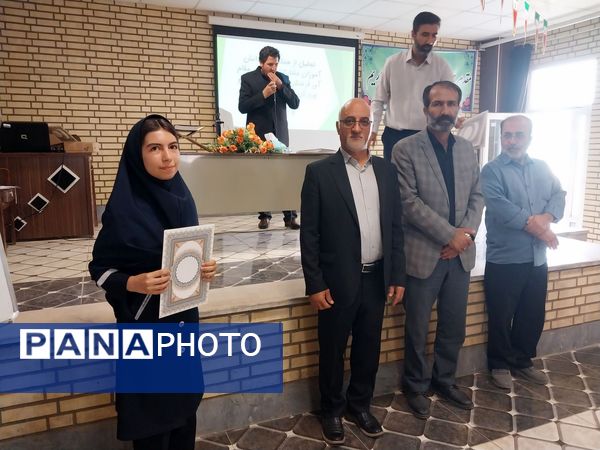 مراسم تجلیل از برگزیدگان مسابقات فرهنگی و هنری در شهرستان ابهر