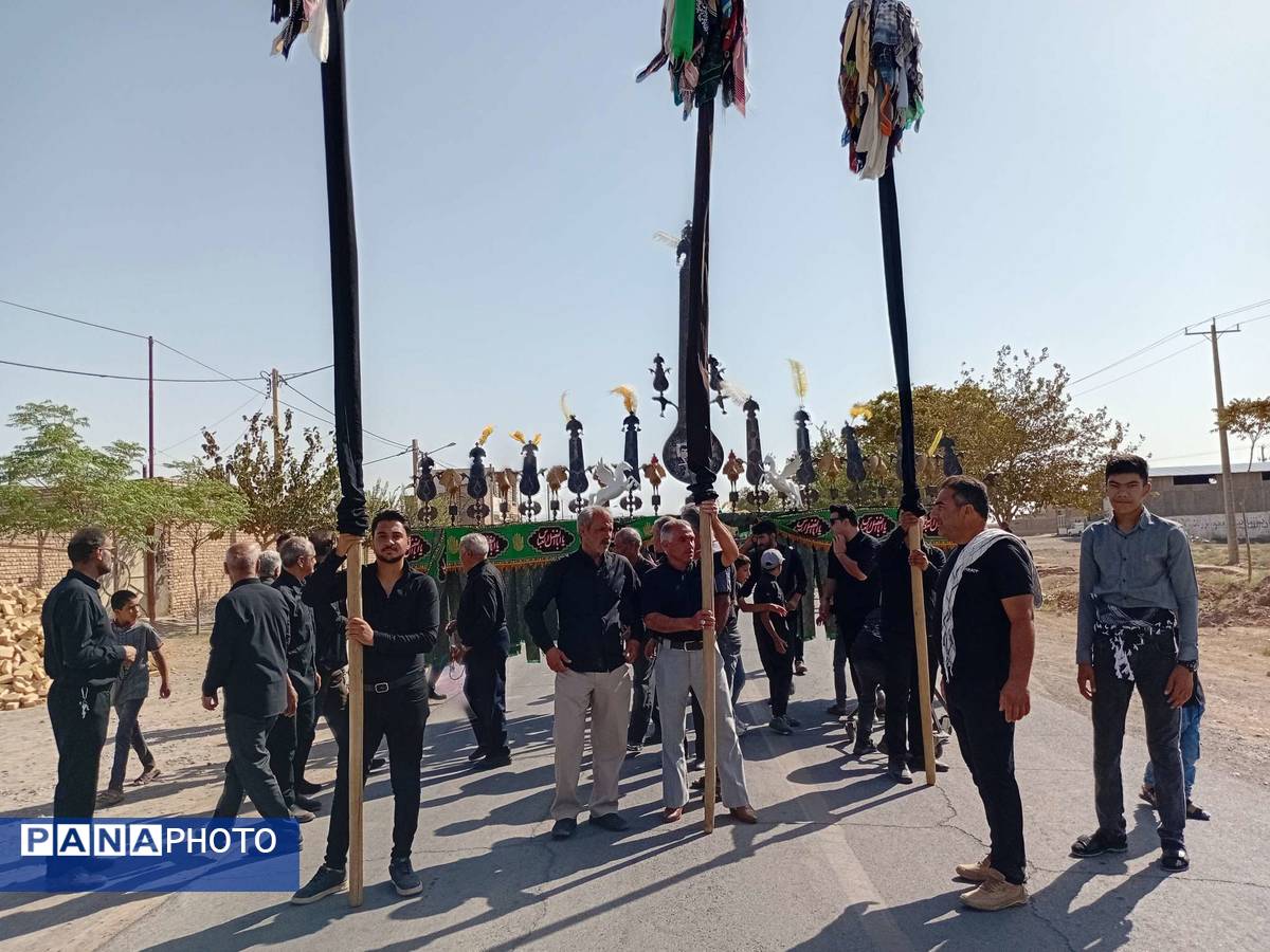 مراسم سینه زنی و علم گردانی در خلیل آباد