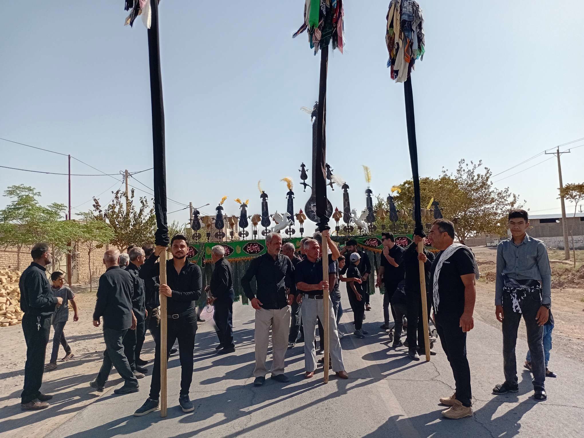 مراسم سینه زنی و علم گردانی در خلیل آباد