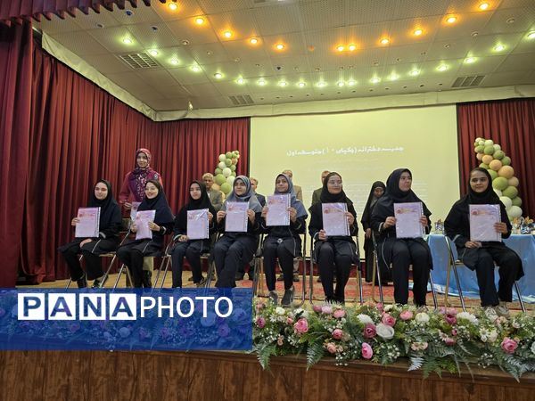 تجلیل از مقام آوران چهل و سومین جشنواره فرهنگی هنری فردا