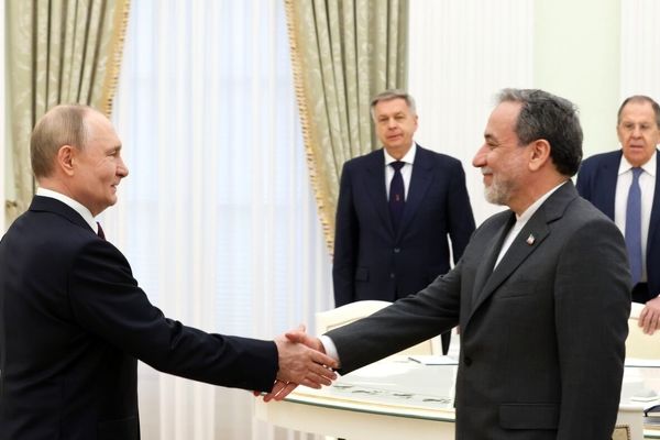 جمهوری اسلامی ایران در حال دفاع مشروع در مقابل حملات متجاوزان است