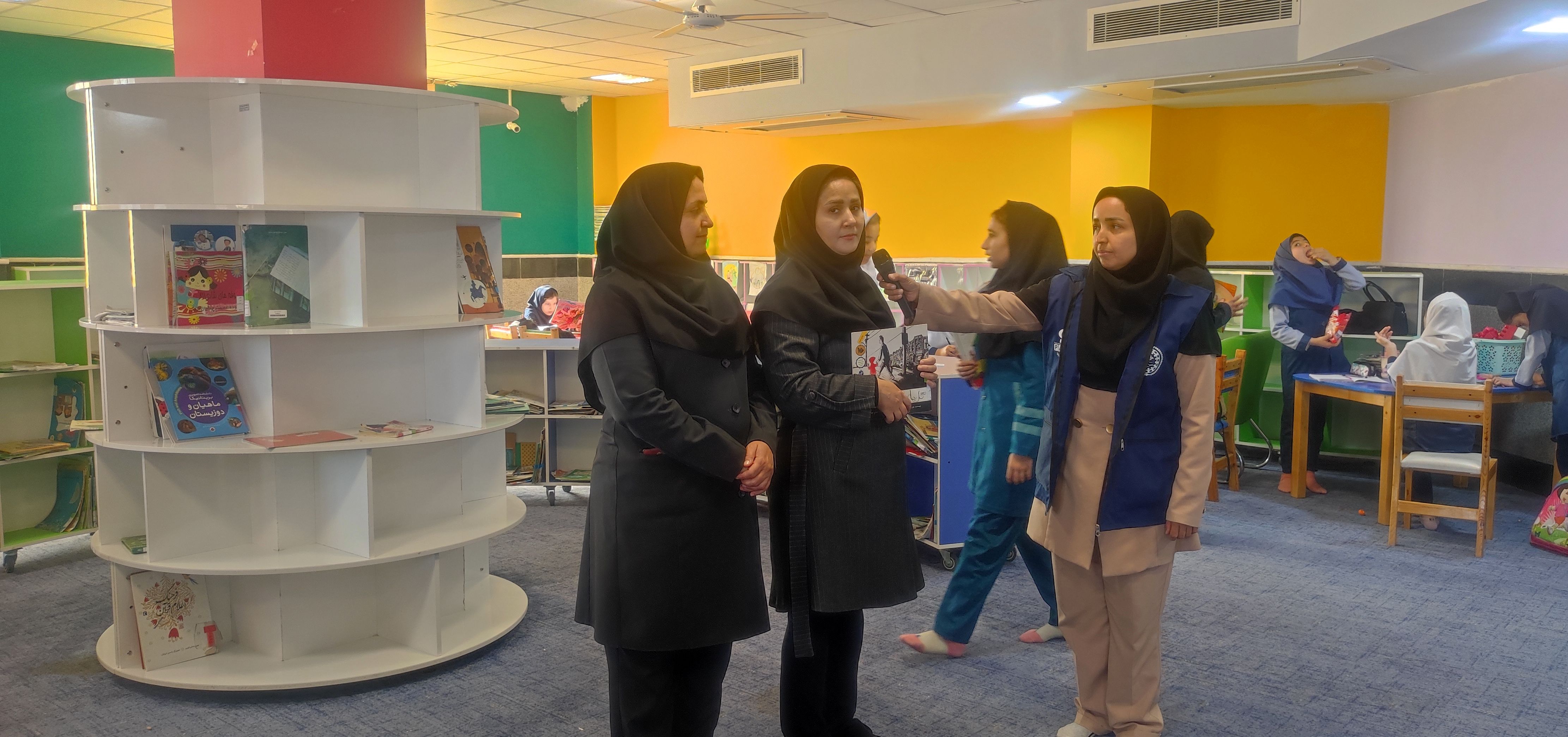 کتاب‌، چراغ‌ دریای تاریک زندگی است