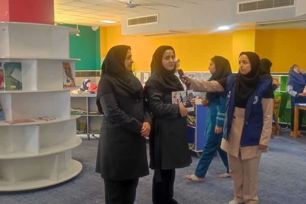 کتاب‌، چراغ‌ دریای تاریک زندگی است