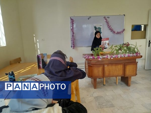 معرفی کتاب‌های  مرجع توسط دانش آموزان مدرسه شهید نجفی فدافن