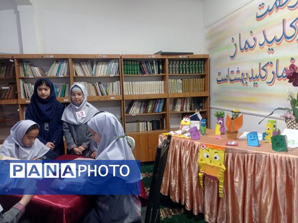 گرامیداشت هفته کتاب و کتابخوانی در مدرسه مهندس رحمانی فرد ناحیه یک مشهد 