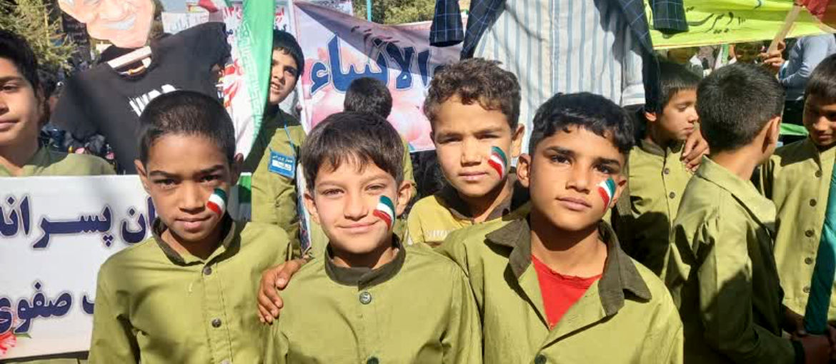 حضور پرشور دانش‌آموزان مدارس خاتم در راهپیمایی ۱۳ آبان 