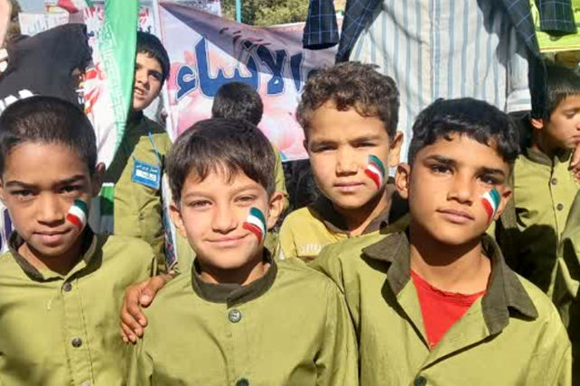 حضور پرشور دانش‌آموزان مدارس خاتم در راهپیمایی ۱۳ آبان 