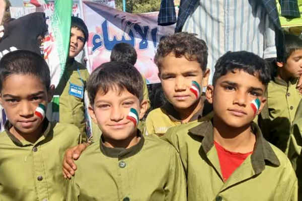 حضور پرشور دانش‌آموزان مدارس خاتم در راهپیمایی ۱۳ آبان 