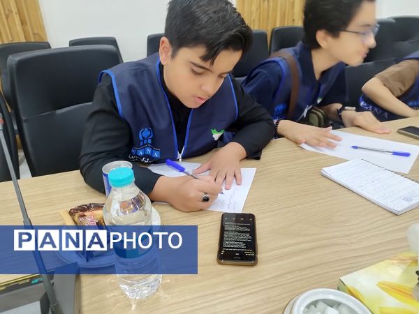 نشست مدیرکل اداره نوسازی مدارس استان اصفهان با دانش‌آموز خبرنگاران پانا 