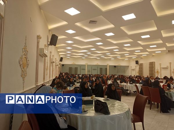  مجمع انجمن اولیا و مربیان در  دبیرستان شاهد ارض اقدس 